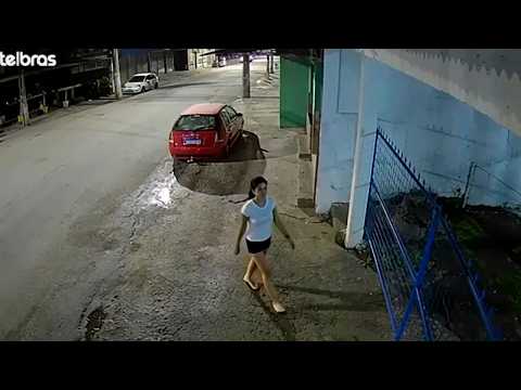 Las cámaras de seguridad captaron esto y nadie lo puede explicar ! 7 impactantes videos de terror!