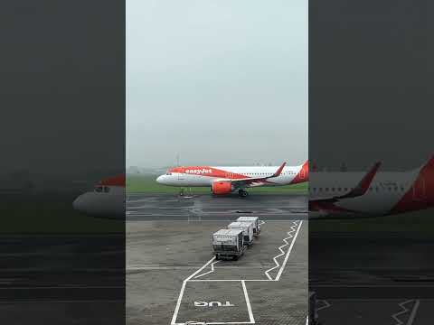 ||Flight spotting at Glasgow airport||