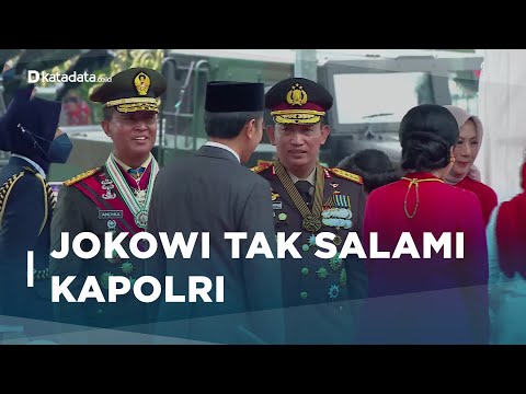 Momen Jokowi Tak Menyalami Kapolri di HUT TNI ke-77 | Katadata Indonesia
