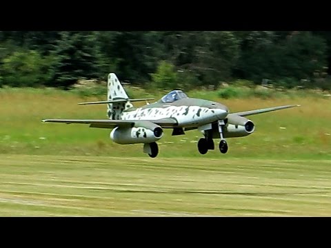 ME-262 GIANT SCALE RC TURBINE JET FLIGHT DEMONSTRATION / Havelberg Germany 2014 - UCH6AYUbtonG7OTskda1_slQ