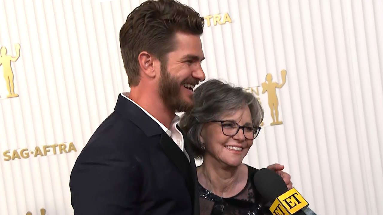 Andrew Garfield CRASHES Sally Field’s SAG Awards Interview (Exclusive)