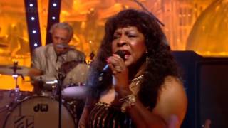 Martha Reeves and the Vandellas - Dancing in the Streets (Jools Annual Hootenanny 2008) HD 720p