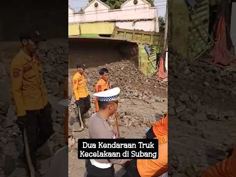 BREAKING News! Sebuah kecelakaan kendaraan terjadi di depan Kantor Dinas Perizinan Subang