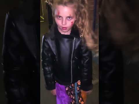Halloween mood activated 😈  #halloween2025  #spookyvibes #ukshorts #pov #trickortreat #funwithdasha