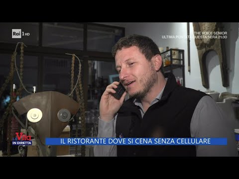 Il ristorante dove si cena senza cellulare - La Vita in diretta 05/04/2024