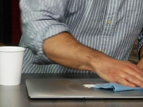 CNET How To - Clean your laptop, monitor, or HDTV - UCOmcA3f_RrH6b9NmcNa4tdg