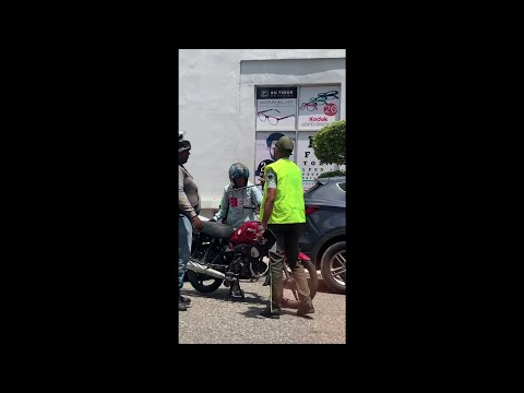 Agente de la Digesett y un hombre sostienen discusión en plena vía pública