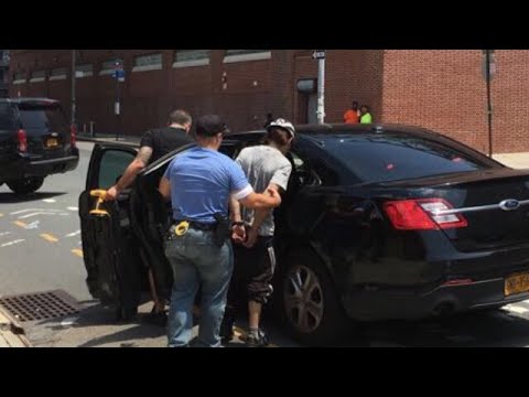 RAW FOOTAGE UNDERCOVER OFFICERS ARREST A SUSPECT AS HE WALKS DOWN THE BLOCK