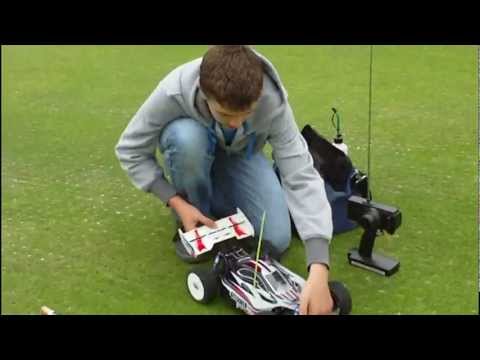 ACME Attacker Nitro Buggy -- Golf Green bashing - UCDmaPHBzr724MEhnOFUAqsA