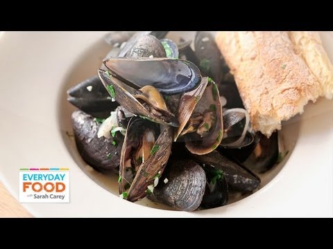 Mussels with White Wine and Butter | Everyday Food with Sarah Carey - UCl0kP-Cfe-GGic7Ilnk-u_Q