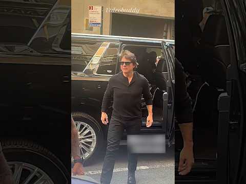 Tom Cruise <strong>Masculine</strong> Arrival To The Red Carpet &amp; Signing Autographs For Fans In Street