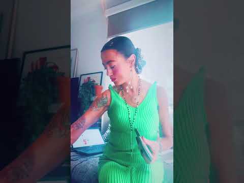 #fortunetelling #tarotreading #love #lesleytozer #aquarius #gemini #leo #libra