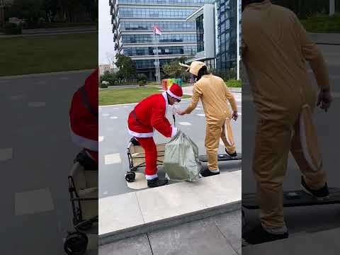 HOHOHO! Your eskate Santa is on the way! 🎅🛹