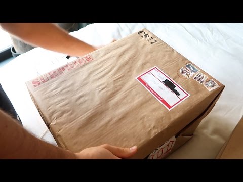 YOUTUBE GIFT UNBOXING!! - UC2wKfjlioOCLP4xQMOWNcgg