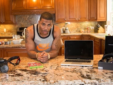 CNET's Hooked Up - Hang out with Nelly and the tech gadgets he loves - UCOmcA3f_RrH6b9NmcNa4tdg