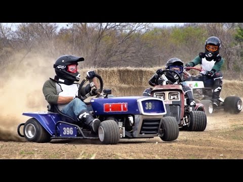 Lawnmower Racing Battle | Dude Perfect - UCRijo3ddMTht_IHyNSNXpNQ