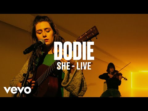 dodie - She (Live) | Vevo DSCVR - UC-7BJPPk_oQGTED1XQA_DTw