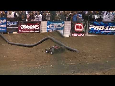 Traxxas Nitro Trucks at the Dirt Track   Backflips at RCX 2011 Pomona CA - UCDmaPHBzr724MEhnOFUAqsA