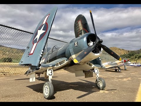 Giant RC F4U Corsair (CARF) with Folding Wings & Radial Engine - Warbirds & Classics 2017 - UC5q8ss88jxwMlHf_A-XZGlA