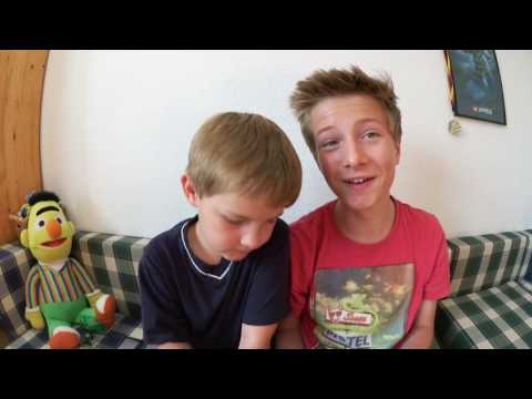 DIE TEUFELSKICKER Ash und Max zeigen ihre Fußball CDs VLOG TipTapTube