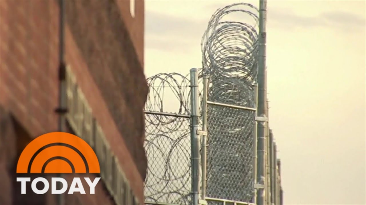 Manhunt underway for 2 escaped prisoners in Philadelphia