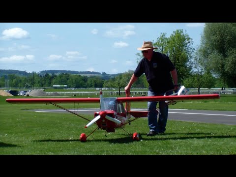 Giant Super Decathlon RC Aerobatic and a Parachute 26.Oldtimermeeting 2015 - UCTLEcIaYJEbUEzQc3-ZvruQ