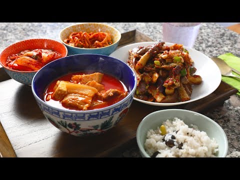 Spicy pork stew (Dwaejigogi-jjigae: 돼지고기찌개) - UC8gFadPgK2r1ndqLI04Xvvw