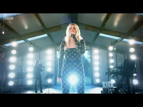 Ellie Goulding - Slow Grenade (live from The Garden Sessions)