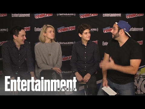 'Gotham' Cast Says The Show 'Absolutely' Parallels Donald Trump At NYCC 2016 | Entertainment Weekly - UClWCQNaggkMW7SDtS3BkEBg