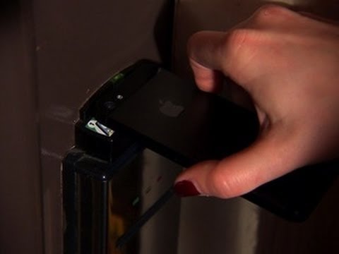 CNET News - CNET News - Unlock your hotel room door with your cell phone - UCOmcA3f_RrH6b9NmcNa4tdg