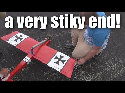 RC plane landing fail - UCQ2sg7vS7JkxKwtZuFZzn-g