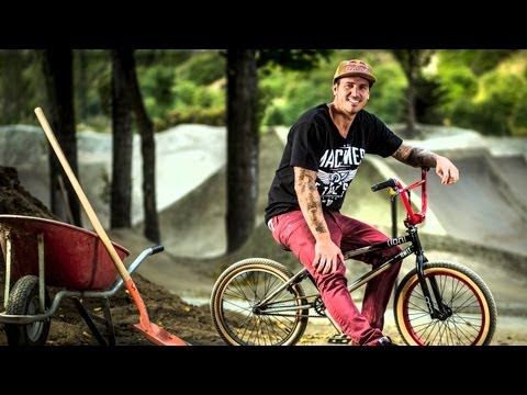 Hanging Foul w/ Corey Bohan - SEASON PREMIERE - Red Bull Roast It - UCblfuW_4rakIf2h6aqANefA