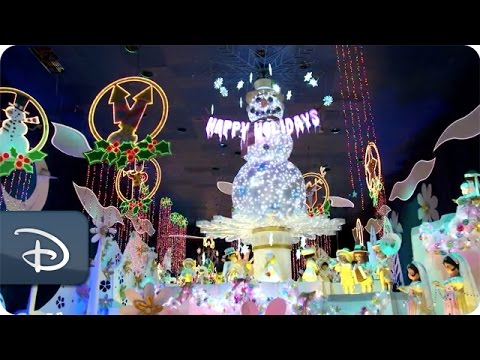 it's a small world' Holiday | Holidays at Disneyland Resort - UC1xwwLwm6WSMbUn_Tp597hQ