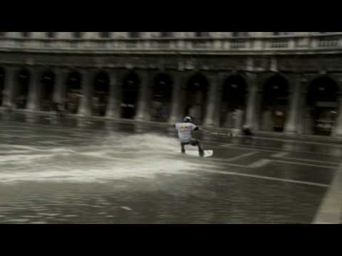 "Aqua Alta Surfing": St. Mark's Square on a Wakeboard - UCblfuW_4rakIf2h6aqANefA