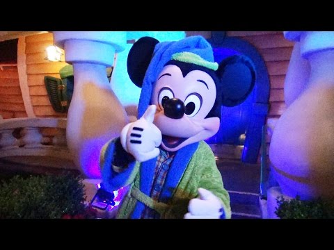 Mickey's Toontown Pajama Party at Disneyland 24 w/Pluto, Goofy, Minnie, Mickey, Chip & Dale - UCe-gHr2O_LP7t0YJYHZQZlg