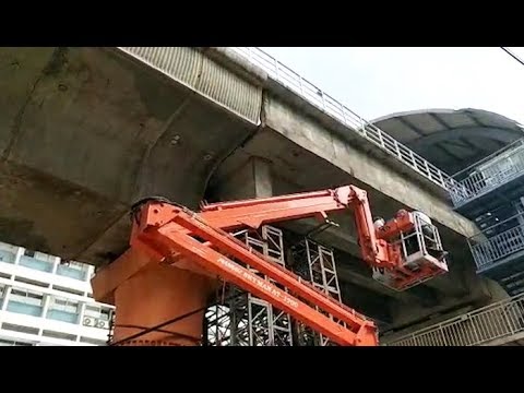 Metro pillar crack temporarily fixed by BMRCL Engineers at Bangalore