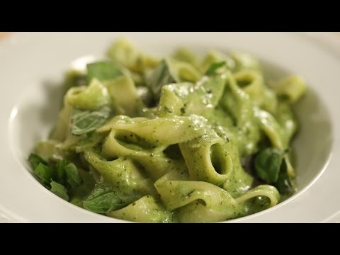 Fettuccine in Cheesy Pesto Sauce | Sanjeev Kapoor Khazana - UCmoX4QULJ9MB00xW4coMiOw