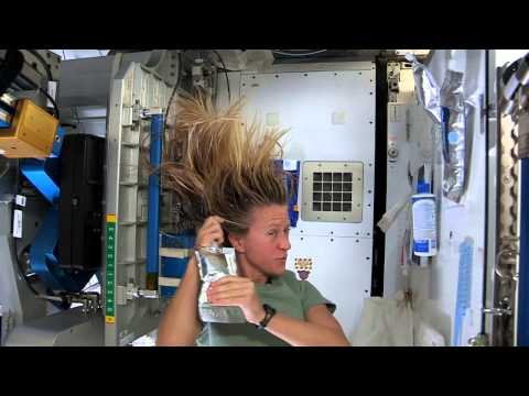 Karen Nyberg Shows How You Wash Hair in Space - UCmheCYT4HlbFi943lpH009Q