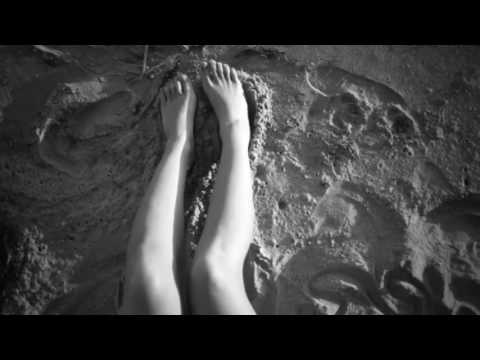 Two Feet - Love Is A Bitch (Original Mix) - UCjgAulx6bw49hJ4FxQTijjA