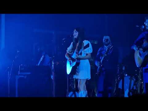 Kacey Musgraves - 'Lonely Weekend' Live (Deeper Well Tour, Glasgow, Night 1)