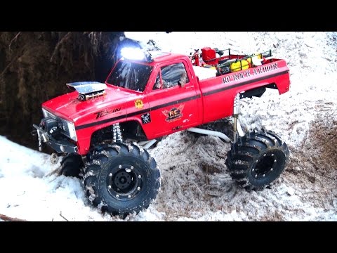 RC ADVENTURES - Do You Even FLEX Bro?! The BEAST - NYE 2015 SPECiAL - Axial SCX10 Trail 4x4 Truck - UCxcjVHL-2o3D6Q9esu05a1Q