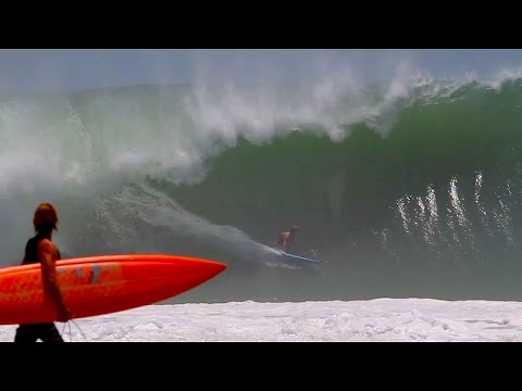 Surfing massive waves in Puerto Escondido - UCblfuW_4rakIf2h6aqANefA