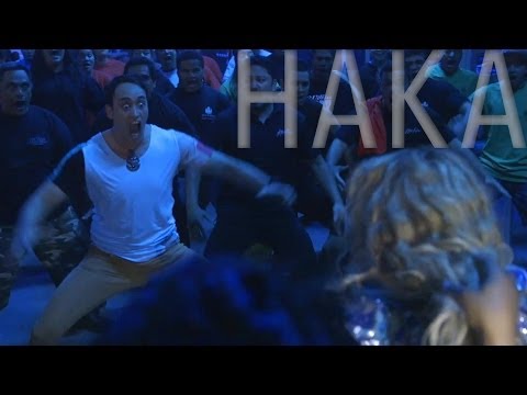 The Mrs. Carter Show: Haka Dance - UCuHzBCaKmtaLcRAOoazhCPA
