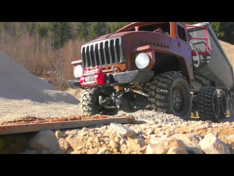 RC VEHICLES IN DANGER! QUICKSAND AND MUD MAKES TROUBLE! COOL RC MACHINES IN ACTION! - UCT4l7A9S4ziruX6Y8cVQRMw