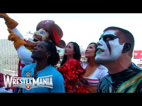 R-Truth and Stardust have a big screen “WWE 2K15” battle at Levi’s® Stadium - UCJ5v_MCY6GNUBTO8-D3XoAg