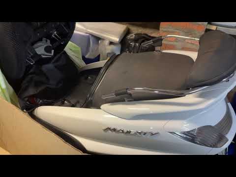 Come sostituire la batteria del Yamaha Majesty 400