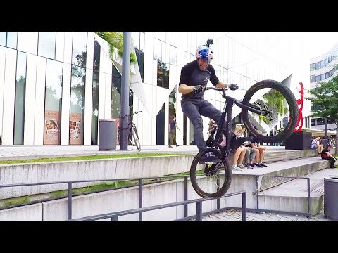 Danny MacAskill trial biking in Düsseldorf. | Straight from the athletes - UCblfuW_4rakIf2h6aqANefA