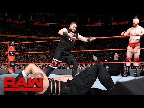 Roman Reigns & Kevin Owens vs. Cesaro & Sheamus: Raw, Nov. 14, 2016 - UCJ5v_MCY6GNUBTO8-D3XoAg