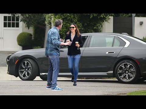 Jennifer Garner visits Ben Affleck at the home he currently shares, amid divorce rumors
