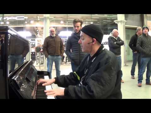 Bouncer Disrupts Piano Performance - UClw8Huc_XZcz46GJh5Z0wuA